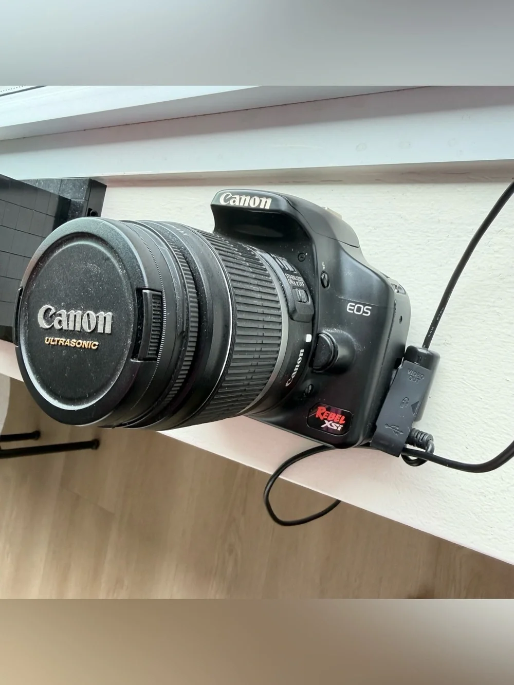 Canon EOS Rebel XSi Black DSLR Camera cords and new batteries Exc condition